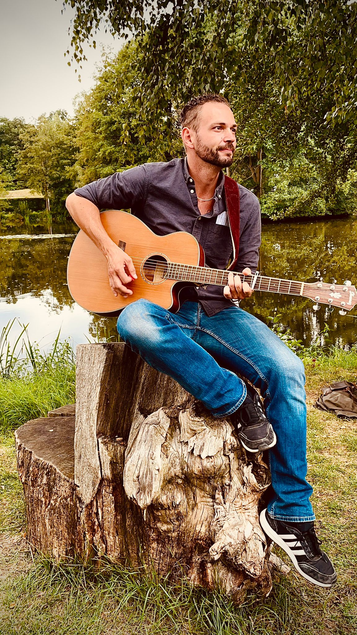 Erik Jorgal mit Gitarre - Live zum HandmaddeMarkt - Adams Gasthof Moritzburg - 22.08.2021
