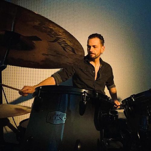 Erik Jorgal am Schlagzeug zum Video-Shooting "Lullaby Love" - 05.03.2022